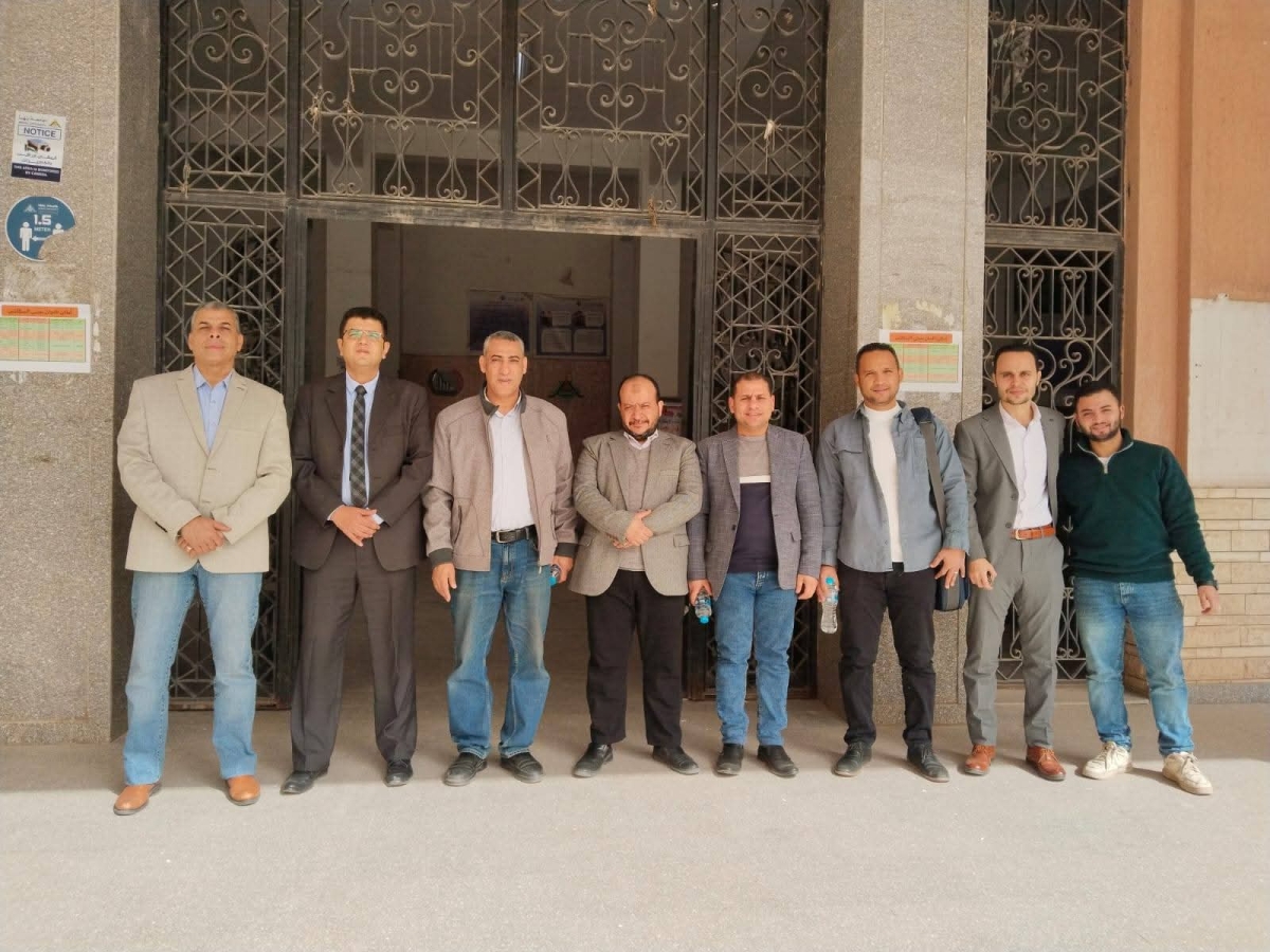 وفد من وزراة التعليم العالي لمتابعة مشروع محاكاة البورصة والبنك بكلية التجارة جامعة بنها