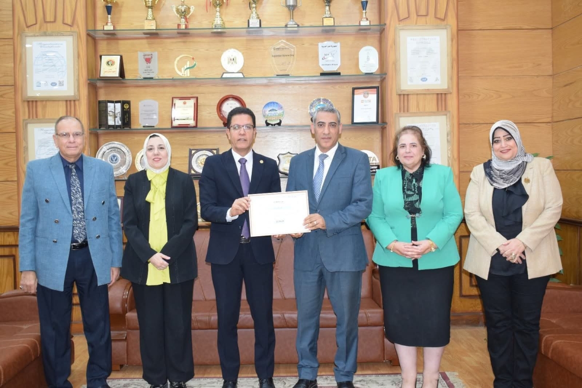 كلية التجارة جامعة بنها تفوز بالمركز الرابع في مسابقة التميز الداخلي  للعام الجامعي ٢٠٢٥..٢٠٢٦