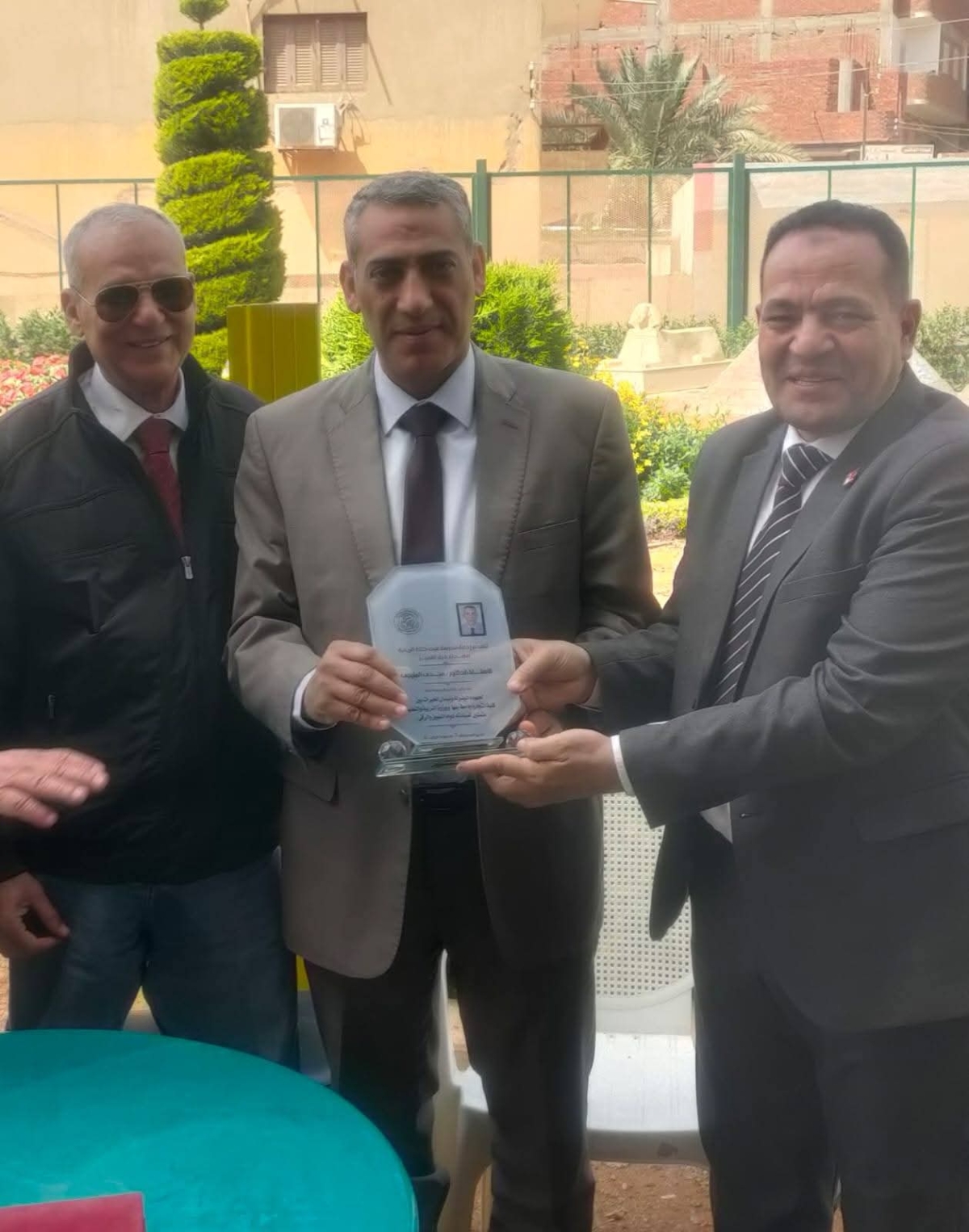 قافله مجتمعية من كلية التجارة جامعة بنها في زيارة لمدرسة ميت كنانة الريفية