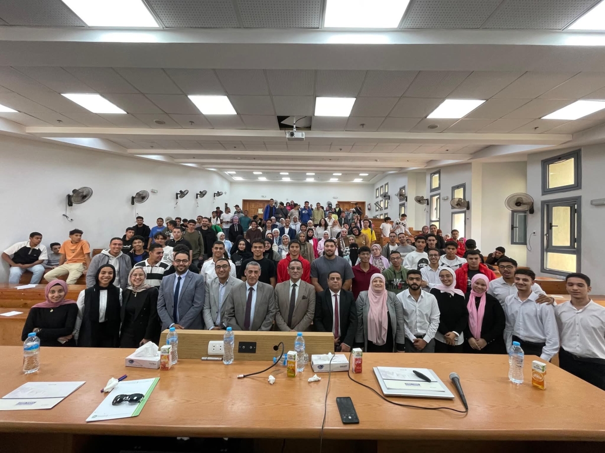 ورشة عمل بفرع كلية التجارة جامعة بنها بالعبور بعنوان &quot; سوق العمل يتغير ... هل نحن جاهزون؟&quot;