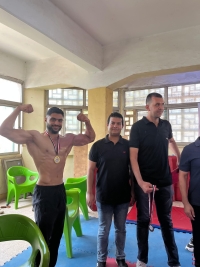 تهنئة بفخر طلاب كلية التجارة جامعة بنها الطالب/ محمد هاني عزب لحصولة على بطولة كمال الاجسام والميدالية الذهبية